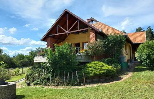 Gyenesdiáson nagyon szép, panorámás családi ház eladó 002