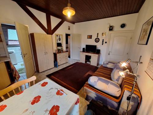 Bútorozott, azonnal költözhető 32 m²-es lakás Hévízen 003