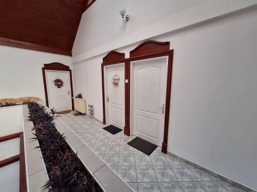 Bútorozott, azonnal költözhető 32 m²-es lakás Hévízen 012